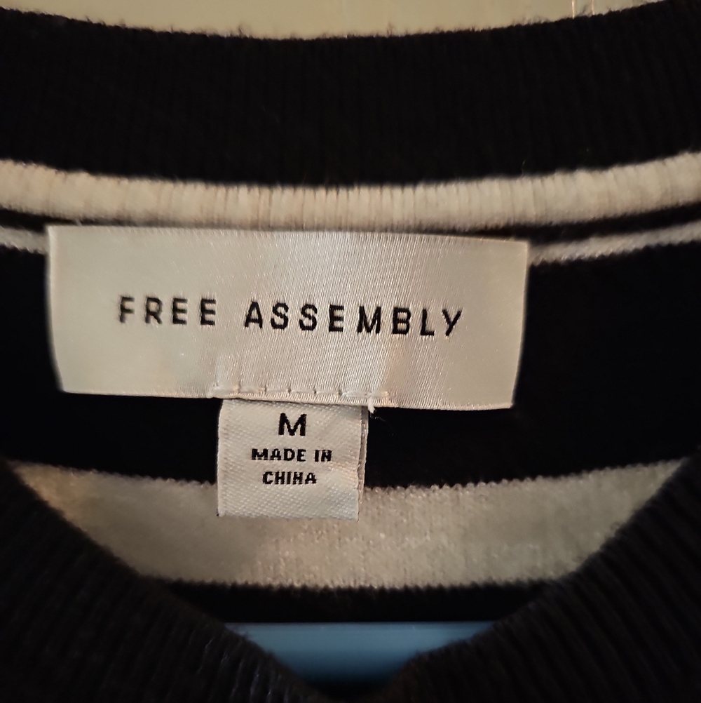 Free Assembly Black & White Striped Short Sleeve Sweater – Size M - Picture 2 of 2